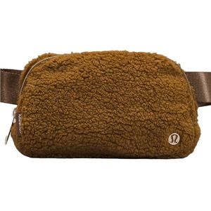 NWT Lululemon Everywhere Belt Bag *FLEECE*